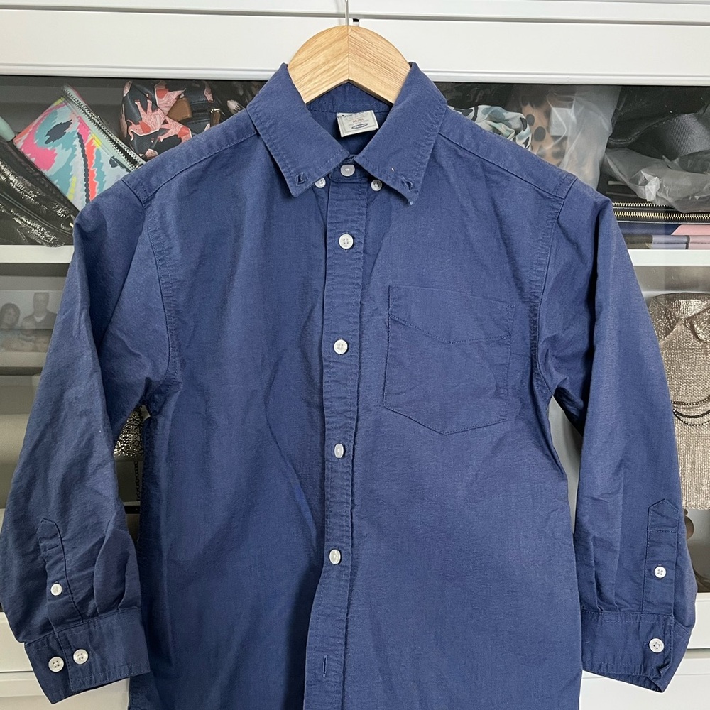 Old Navy size medium Blue Button-down shirt, EUC